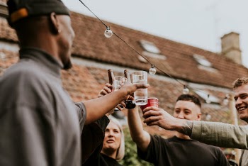 Happy friends toasting to celebrate | Free Photo - rawpixel