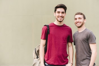 Happy smiling friends looking at camera Free Photo