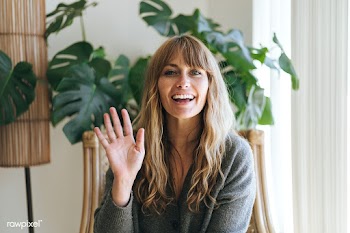 Happy woman at home during coronavirus quarantine  | Free  photo - 2328676