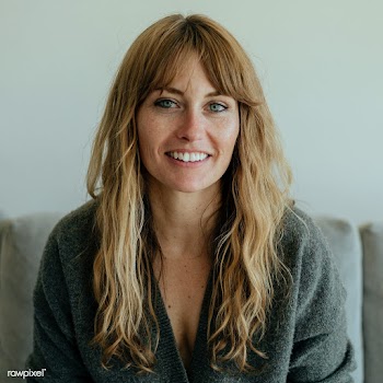 Happy woman at home during coronavirus quarantine  | Free  photo - 2330283