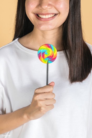 Happy woman with a rainbow lollipop | Free  photo - 2293492