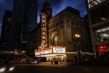 Having a short stay in Chicago. Love the architectures in here, contain both historical buildings and also innovative architectures. 