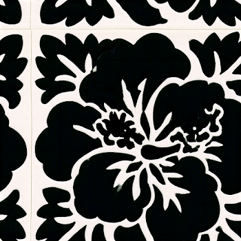 Hawaiian Quilt Pattern with Hibiscus Blossoms