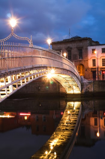 he_Bridge_over_The_Liffey_River.jpg