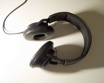 headphones_2.jpg