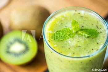 Healthy kiwi smoothie summer recipe