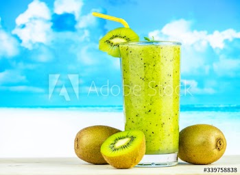 Healthy kiwi smoothie summer recipe