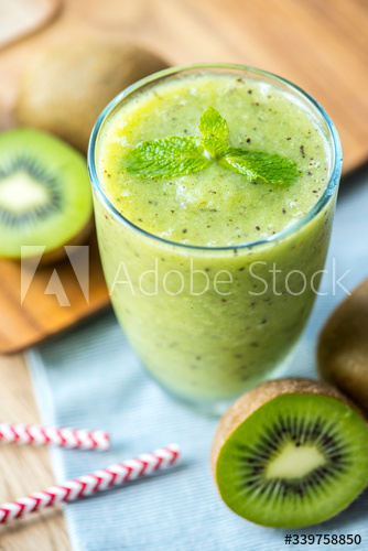 Healthy kiwi smoothie summer recipe