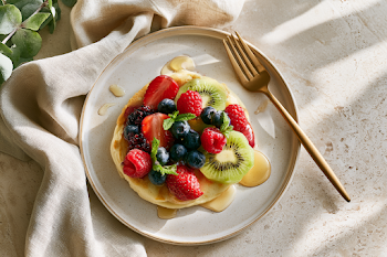 Healthy Summer Breakfast Pancakes with Berries and Kiwi