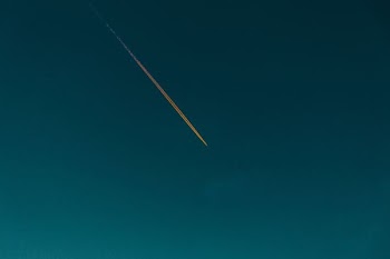high angle photo of flying aircraft during daytime