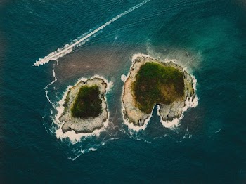 high angle photography of islands beside each other