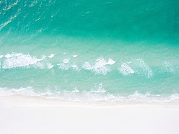 high waves at daytime