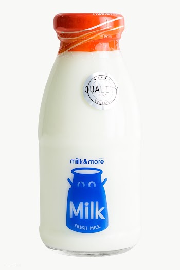 Hokkaido fresh milk in a glass bottle. JANUARY 29, 2020 - BANGKOK, THA.. | Free  transparent png - 2353233