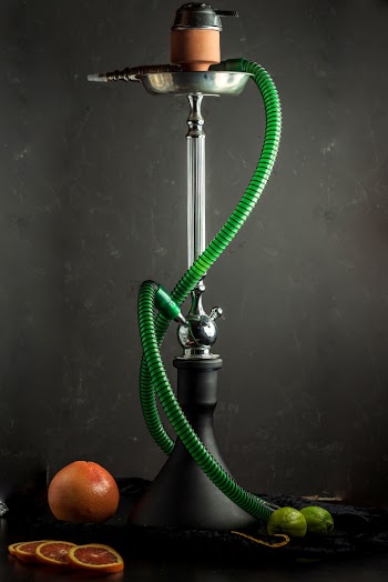 Hookah stand with green pipe in black Free Photo