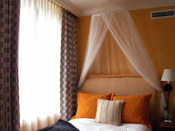 hotelrooom.jpg