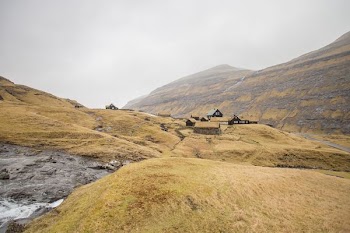 house on top of mountain during daytime