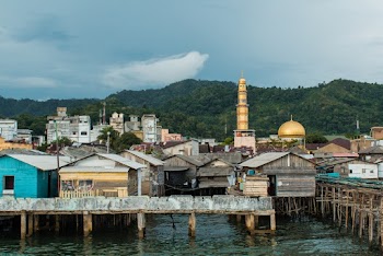 Houses On A Body Of Water