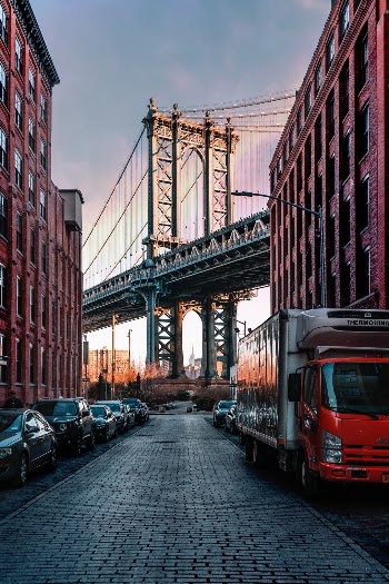 I couldn’t come to Brooklyn with visiting this iconic spot. Lucky for my I have this bright truck to add character.