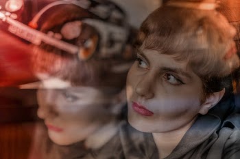 i have about 100 faces
but i don't know who i am...

Natural double exposure & light
