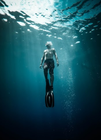 I have been getting into a lot of free diving lately here in Hawaii. Diving deeper and deeper every time and getting more comfortable in the blue abyss.