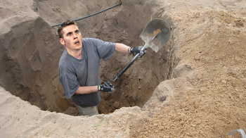 I JUST SAW THIS MAN DIGGING A HOLE TO BURY A BODY : jerma985