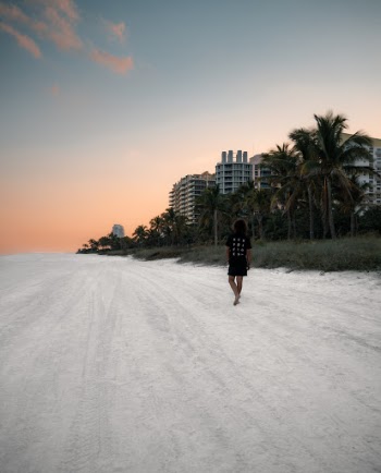 I spent the first week of january in Miami because I had to work on a client video. I didn’t see much of the city but on my last day there I was able to take a quick swim in the ocean and a sunset walk down Miami Beach. A good way to finish off my very first time in the states.