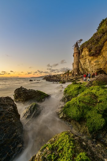 I spent the weekends in SoCal and came across a photo of the Pirate Tower and thought it looked fantastic so I asked the front desk of my hotel and they told me about Victoria Beach so I headed there. The tower looks surreal. It’s right by the cliff and seems like an antique.