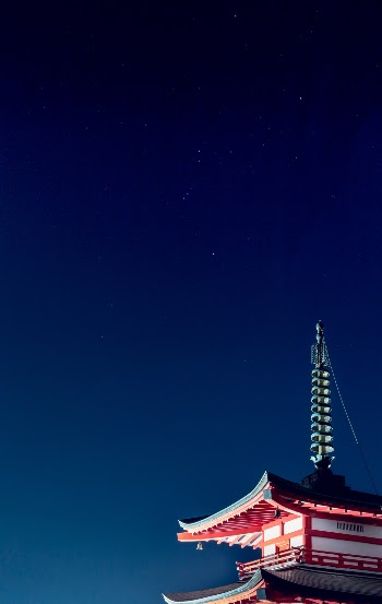 I stayed after everyone left this photo spot to be able to get this shot. I really wanted to make a long exposure to get the stars in. I didn't have a tripod, so I used my sweater to stabilize my camera.  