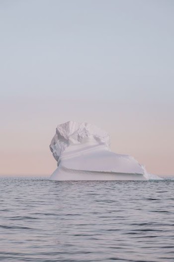 ice berg during daytime