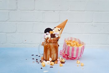 ice cream on glass Mason jar