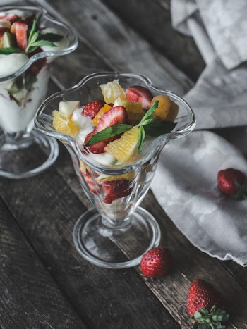 Ice cream sundae with fresh fruits 