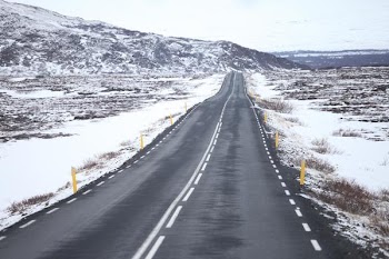iceland_snowyroad6.jpg