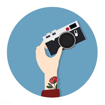 Illustration of hand holding camera | Free stock vector - 251743