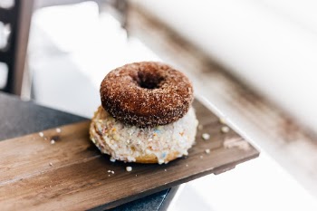 In a small donut shop in Boise, Idaho, a family team is working long hours to bring us artisanal and FUN donuts such as the Jelly Lama and the Alice in Wonderland. 🤣