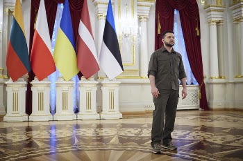 In Kyiv, Volodymyr Zelenskyy met | Free Photo - rawpixel