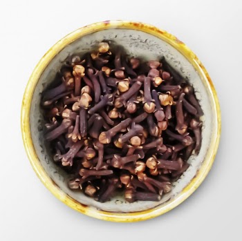 Indian spice clovers in bowl, | Free Photo - rawpixel