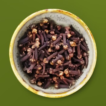 Indian spice cloves in a bowl, | Free PSD - rawpixel