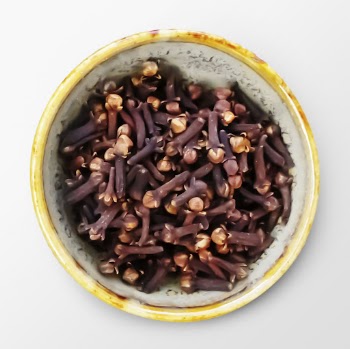 Indian spice cloves in a bowl, | Free PSD - rawpixel