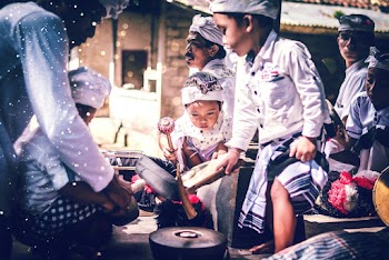 Indonesian Family In Their Traditional Wear