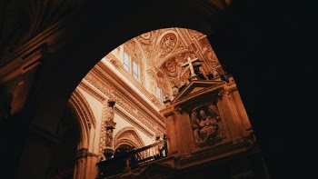Inside an insane church of Córdoba. 

www.antoinesimilon.com