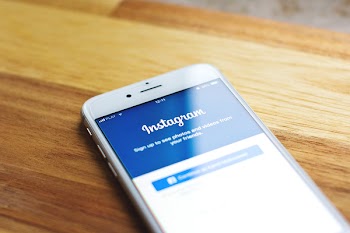 Instagram login screen on iPhone 6s