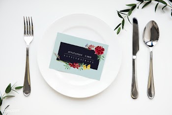 Invitation on a plate setting | Free stock psd mockup - 516369