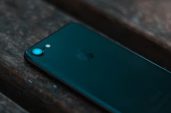  Iphone 7 on Brown Wooden Plank
