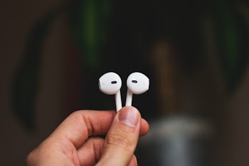 iPhone headphones in a male hand 2
