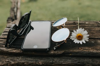 Iphone, Sunglasses, And Daisy Flower