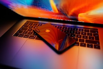 iPhone X on MacBook Pro