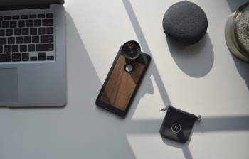 it’s the moment wide lens on Pixel 2!