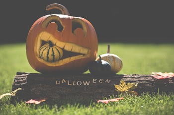 Jack o' lantern On Grass