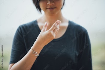Japanese Sign Language "happy"