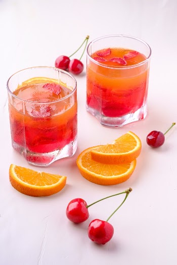 Jelly dessert with fruits